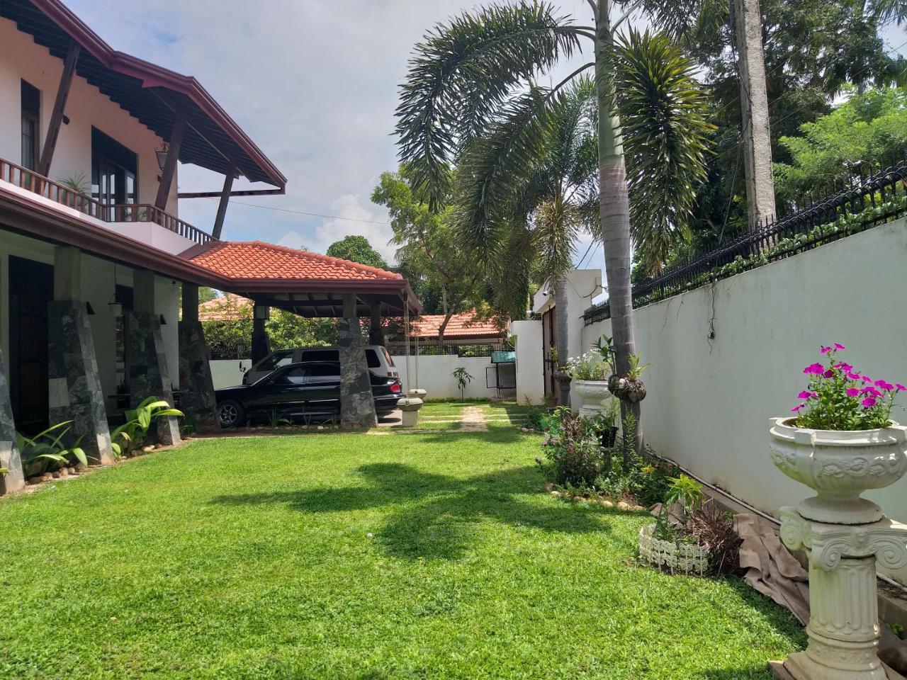 Cosy Nest Home Stay Негомбо Экстерьер фото